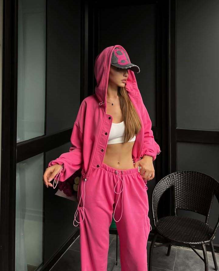 Women's loungewear set with oversized hoodie and high-waisted sweatpants Mune Fashion