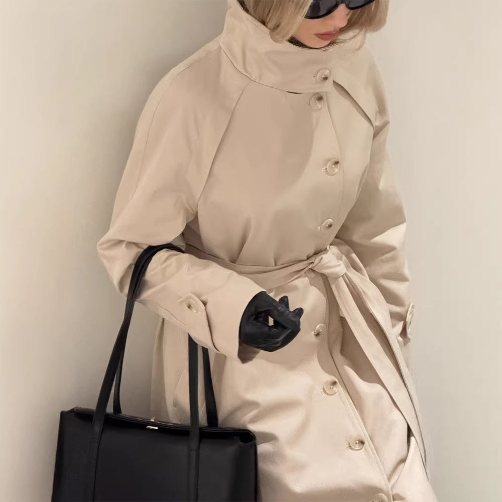 Ladies maxilength trench coat with high stand-up collar, double-breasted button placket and tie belt Mune Fashion