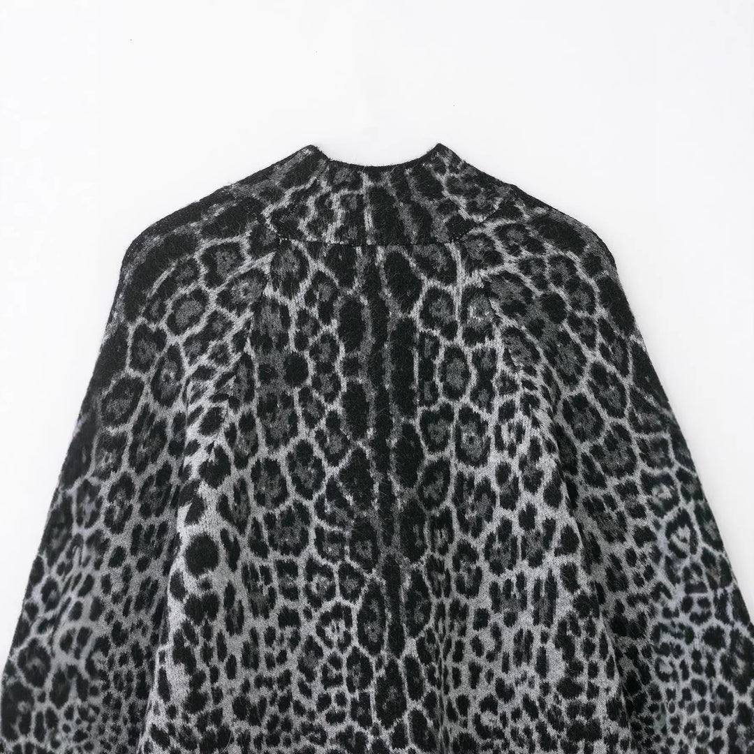 Women Cape-Poncho with Leopard Jacquard and Stand-up Collar Mune Fashion