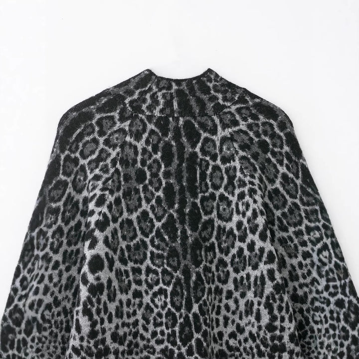 Women Cape-Poncho with Leopard Jacquard and Stand-up Collar Mune Fashion