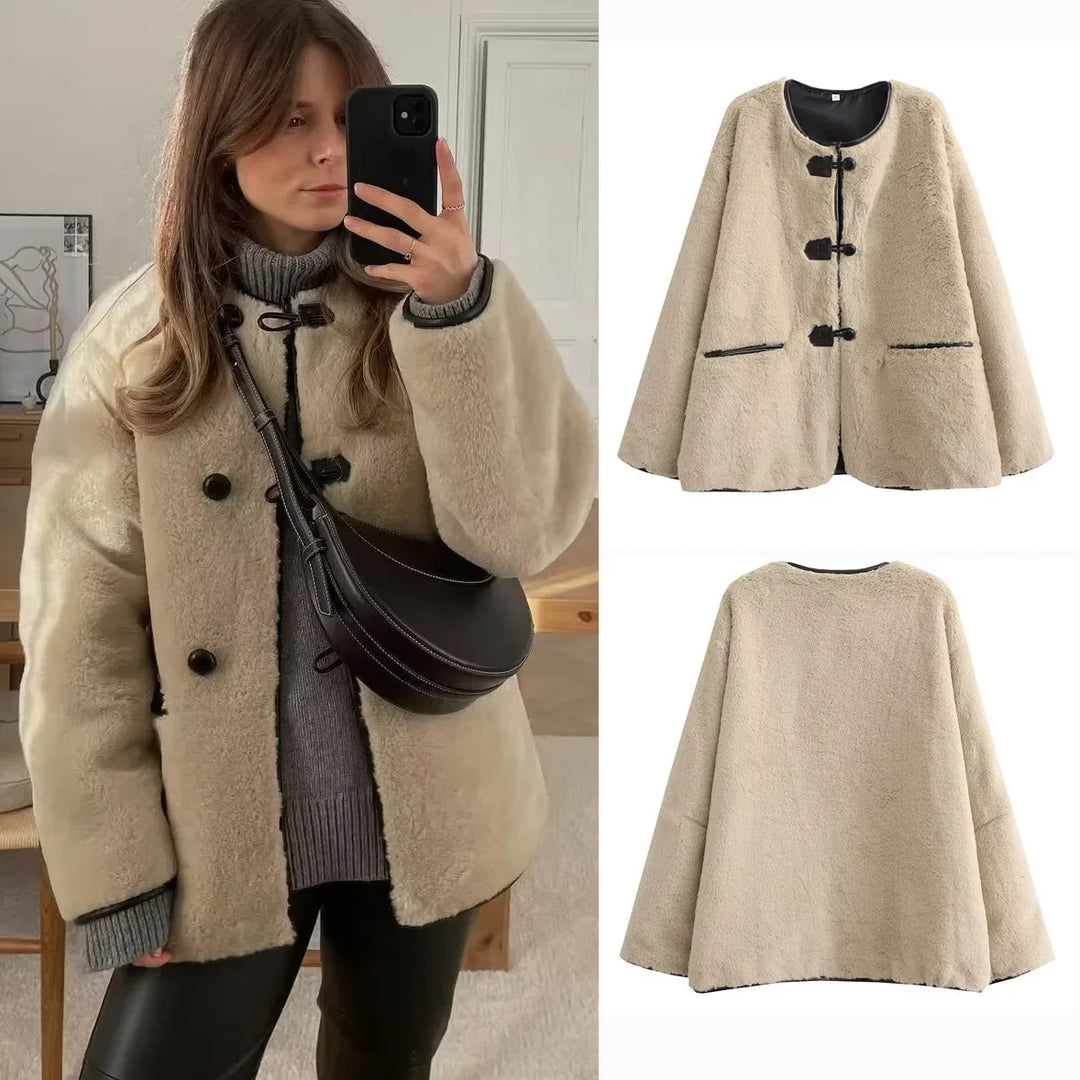 Women's short cut teddy jacket with toggle closure, round neckline and contrasting edges Mune Fashion