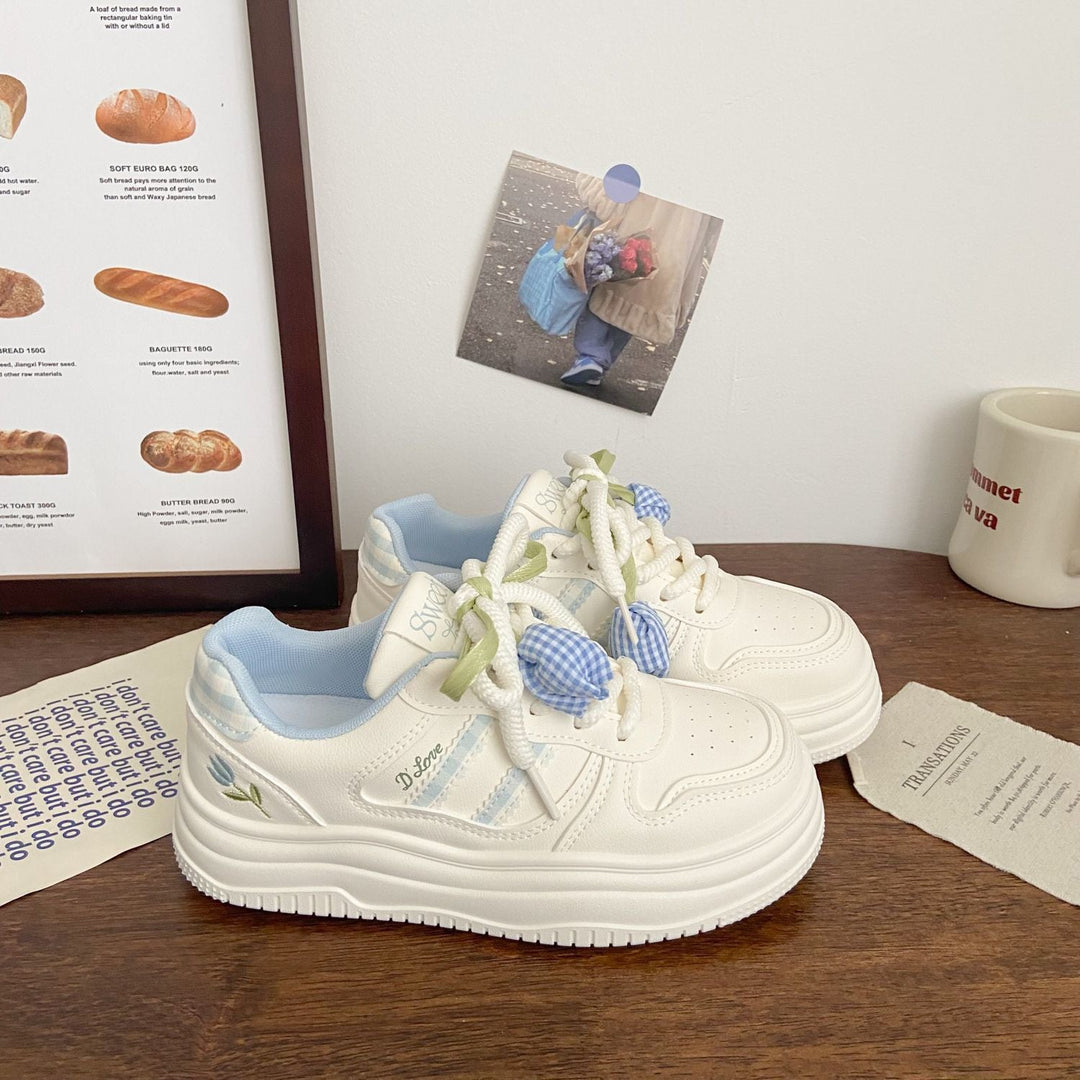 Women Sporty Sneakers with Playful Applications and Cushioned Sole Mune Fashion