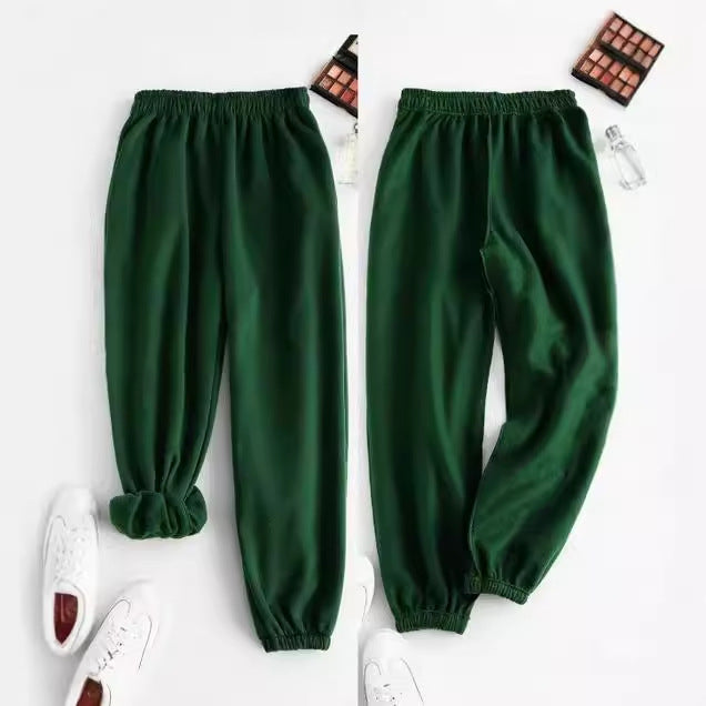 Women's wide High-Waist jogging pants made of soft fleece with elastic waistband, side pockets, and narrow cuffs Mune Fashion