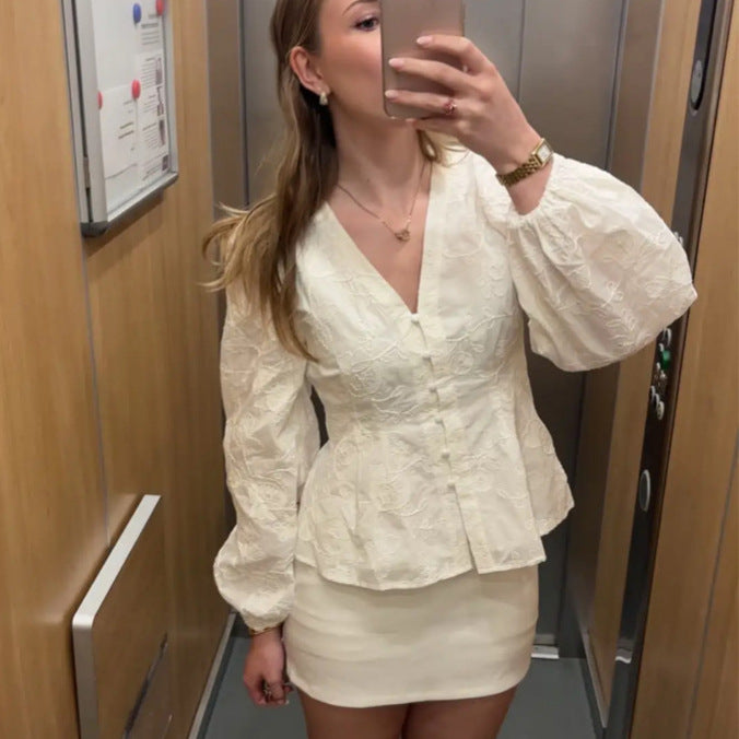 Women's Tailored Lace Blouse in Corset Style with V-Neck, Button Placket and Balloon Sleeves Mune Fashion