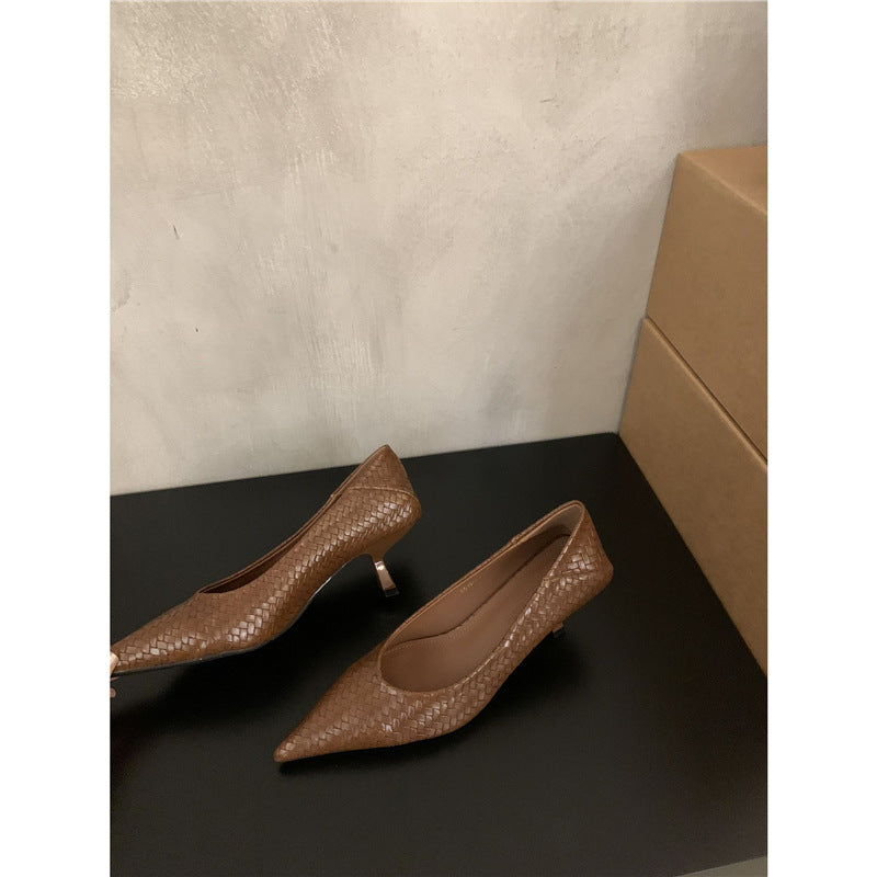 Women Elegant pointed braided leather pumps with sculpted kitten heel Mune Fashion