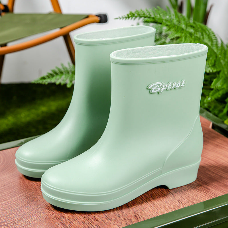 Women's Short Shaft Platform Rubber Ankle Boot with Seamless Full Rubber Construction Mune Fashion