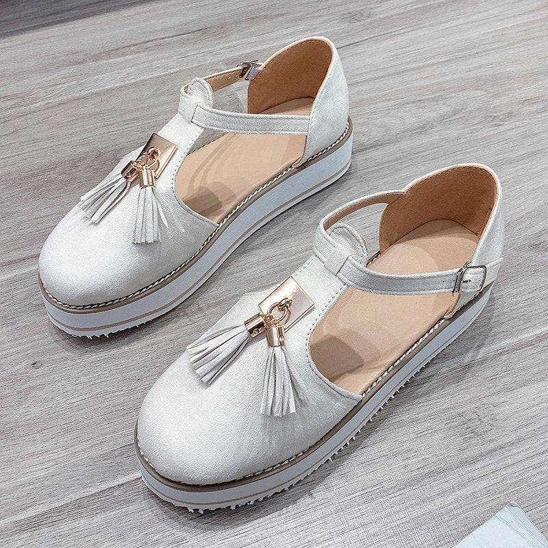 Women T-Strap Platform Sandal made of suede imitation with tassel appliqué and adjustable heel strap Mune Fashion