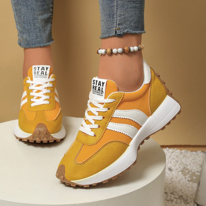 Women's retro-inspired platform sneakers made of suede-look material with a profiled rubber sole Mune Fashion