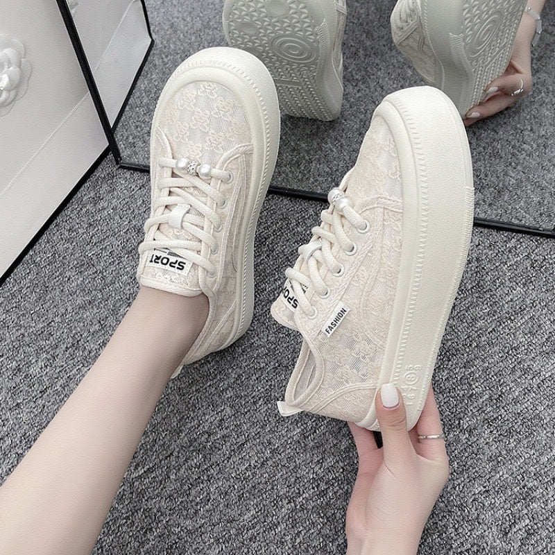 Women's sporty sneakers with fashionable design and stylish accents Mune Fashion