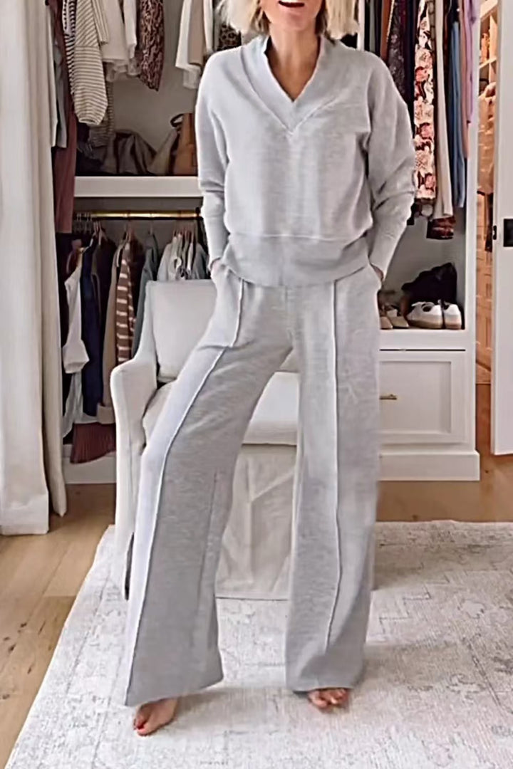 Ladies two-piece lounge set made of soft jersey with V-neck and wide palazzo pants cut Mune Fashion