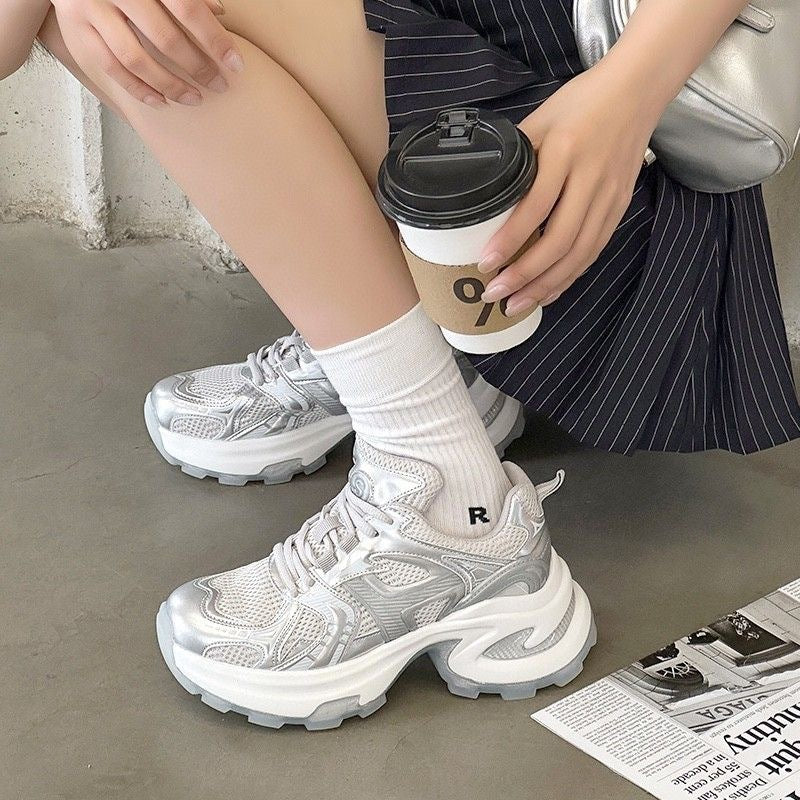 Ladies sporty sneakers with breathable upper material and cushioning sole Mune Fashion