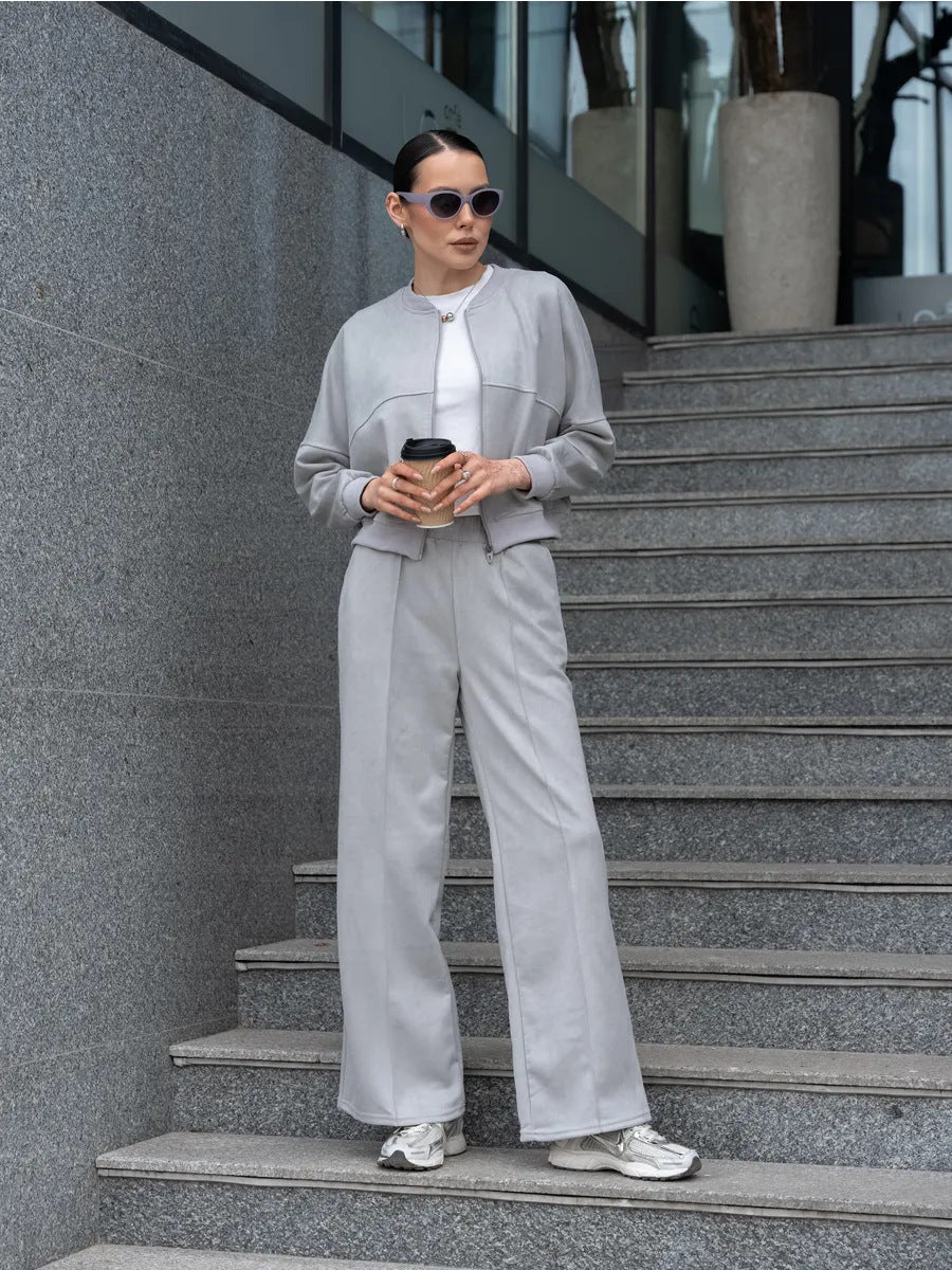 Women two-piece velour loungewear set with short zip hoodie and wide high-waist pants Mune Fashion