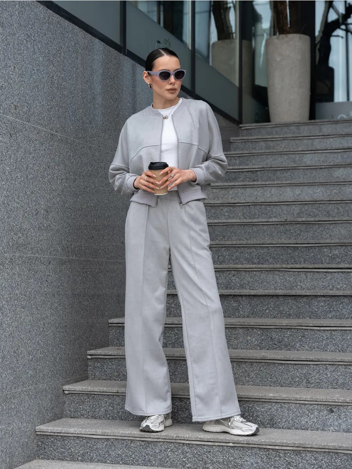 Women two-piece velour loungewear set with short zip hoodie and wide high-waist pants Mune Fashion
