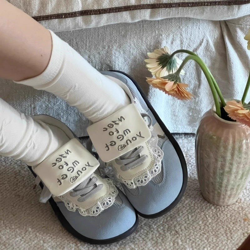 Women's sneakers with playful lace-up details and soft sole Mune Fashion