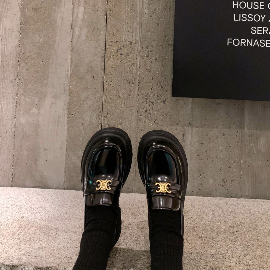 Ladies' Plateau Loafer in Retro Shine with Distinctive Decorative Strap Mune Fashion