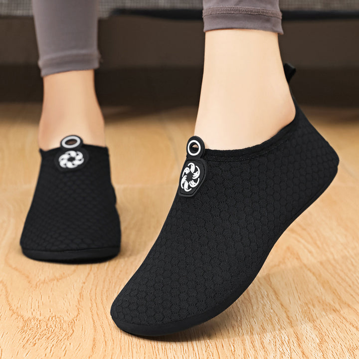 Women's lightweight knitted water shoe Slip-On with seamless sock shaft and non-slip rubber sole Mune Fashion