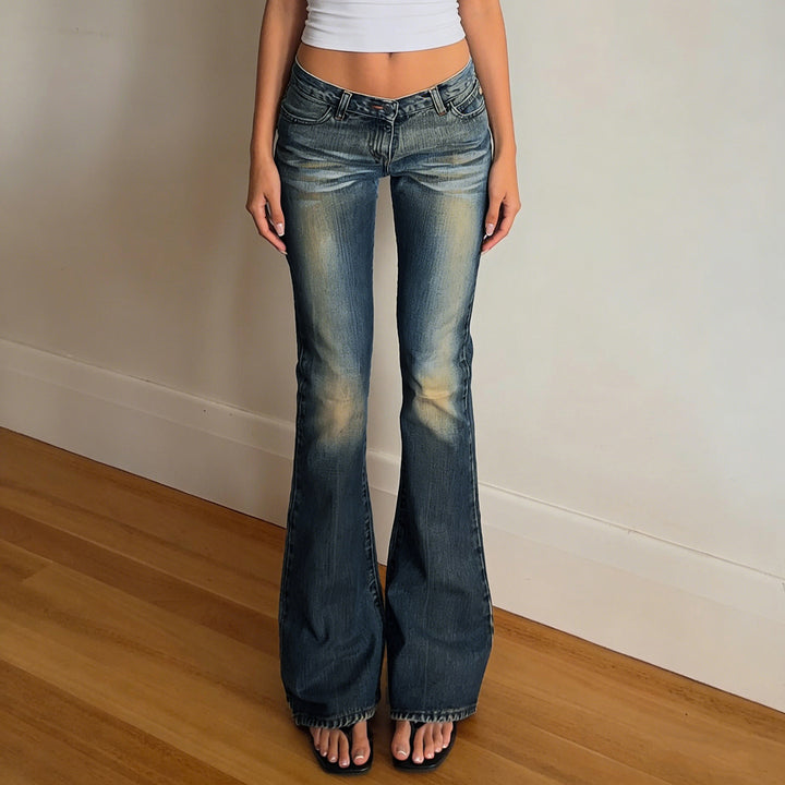 Ladies flared jeans with used effect, whiskering and flared leg Mune Fashion