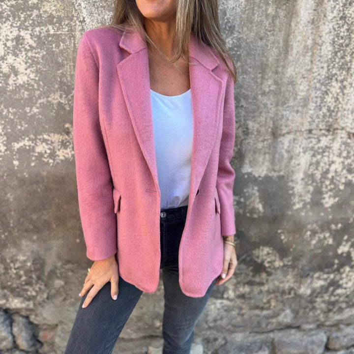 Ladies tailored short coat-blazer made of bouclé with lapel collar, patch pockets, and one-button closure Mune Fashion