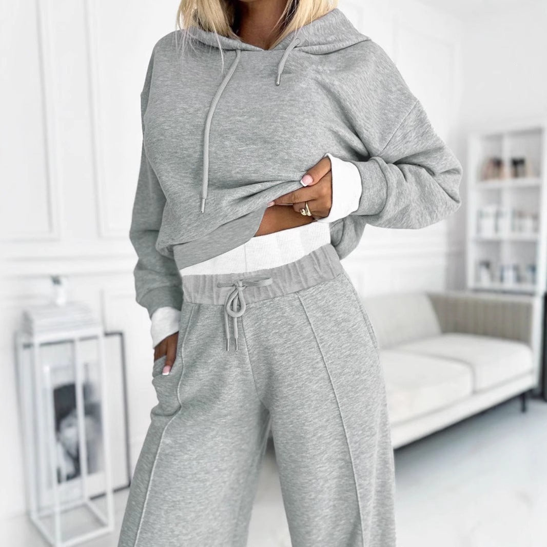 Women's short hoodie and loose jogger set made of soft cotton blend Mune Fashion
