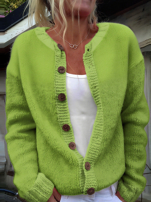Ladies cozy knitted cardigan with decorative wooden buttons and round neckline Mune Fashion