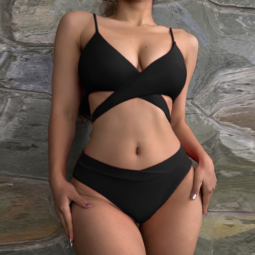 Ladies Triangle Bikini with Fashionable Accents Mune Fashion