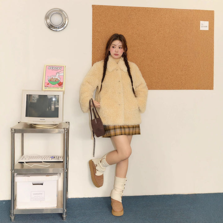 Women's teddy coat in oversized cut with soft faux fur and shirt collar Mune Fashion
