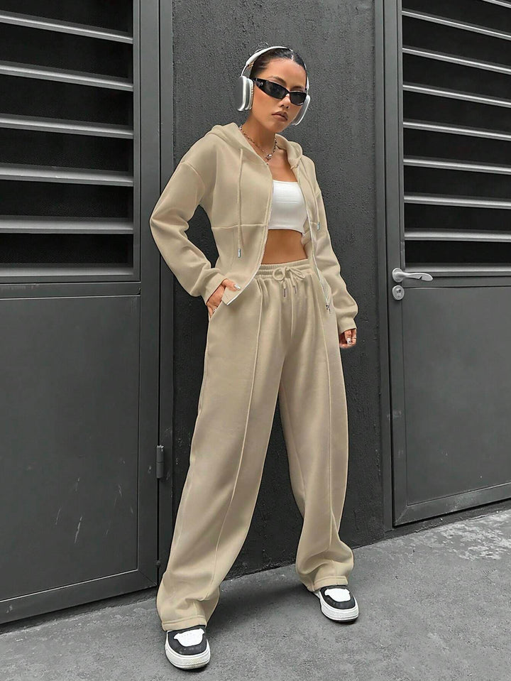Women’s zip hoodie and wide sweatpants set with tailored seam guidance Mune Fashion