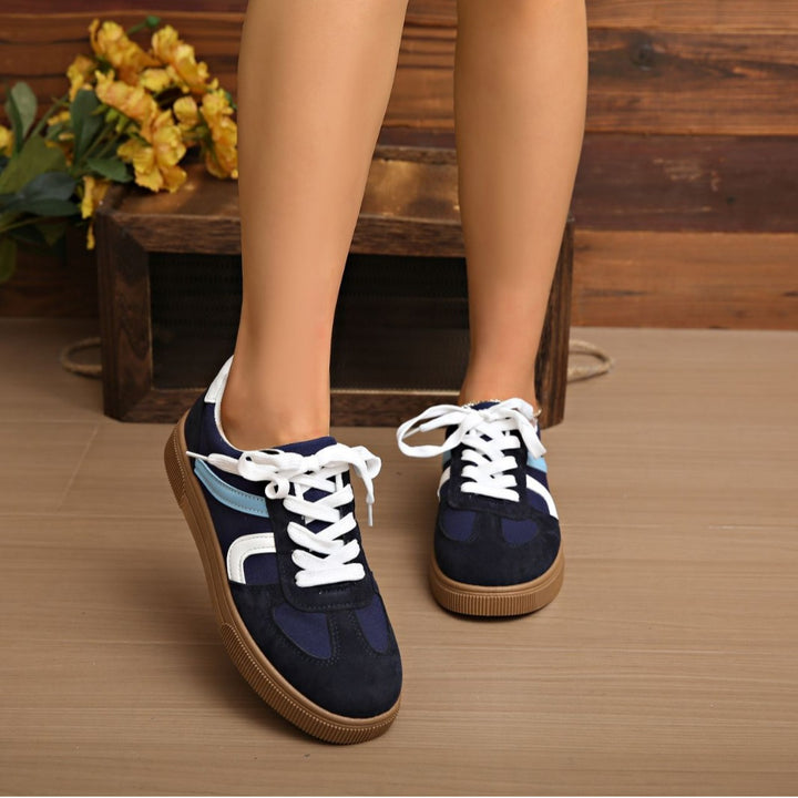 Women's low retro sneakers made of suede and textile mix with patterned rubber sole Mune Fashion