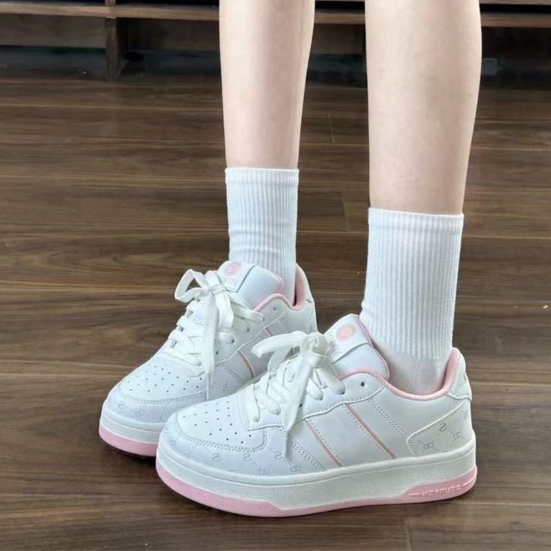 Women's sporty sneakers with thick comfort insole and breathable surface structure Mune Fashion