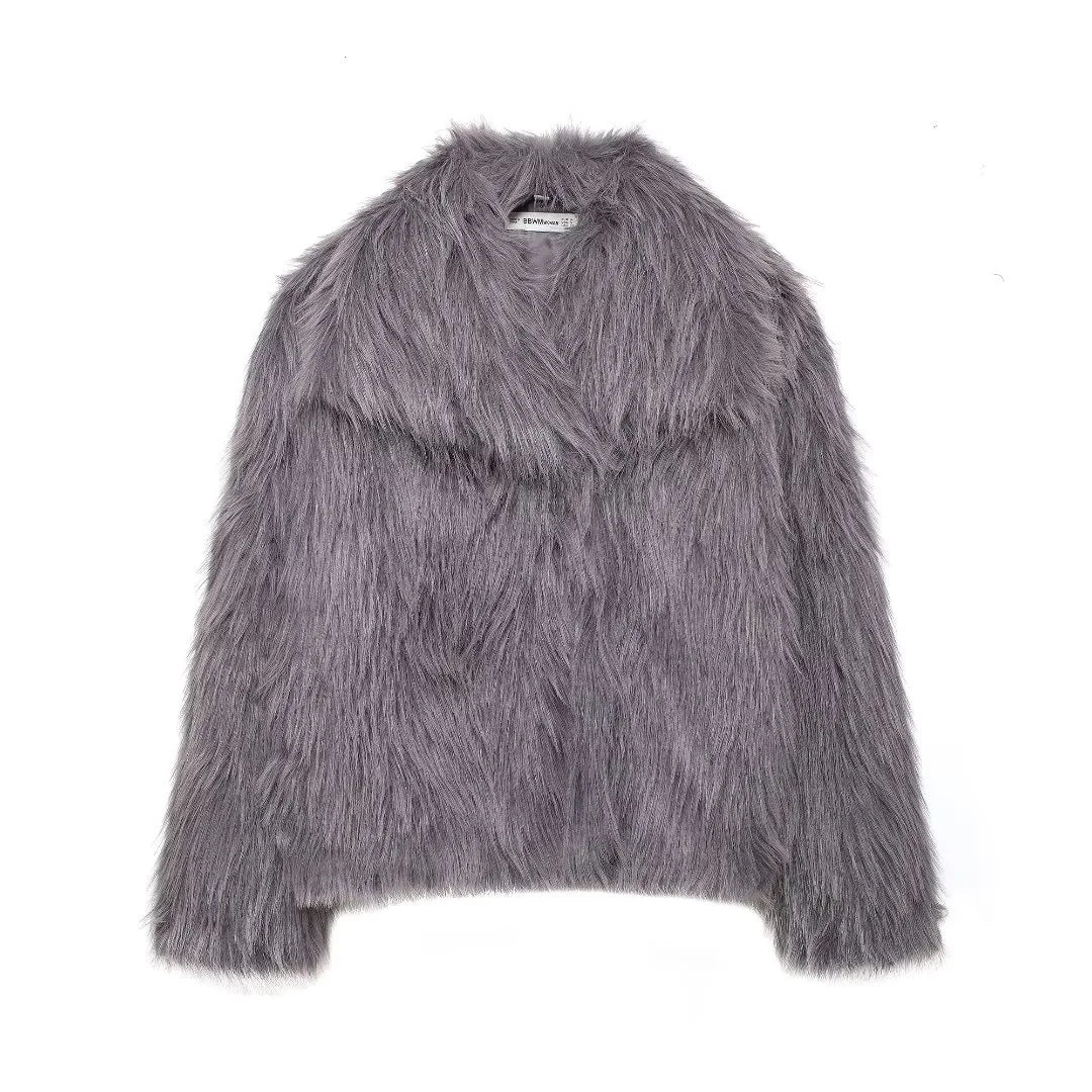 Women's cropped oversized faux fur jacket with voluminous shawl collar and inner thermal lining Mune Fashion