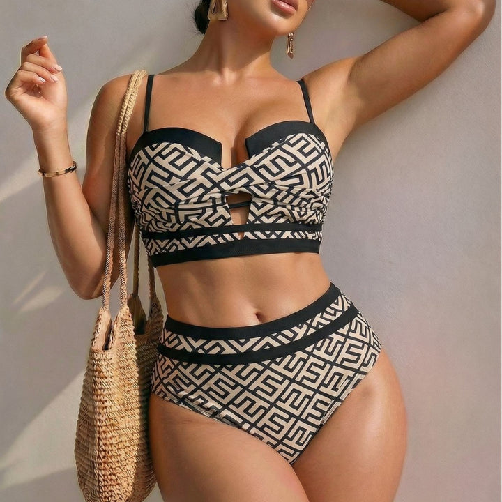 Women's High-Cut Bikini with Trendy Cut-Out and Geometric Pattern Mune Fashion