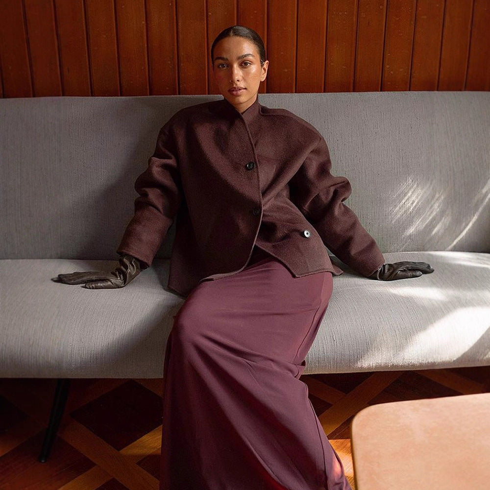 Women's short coat made of wool blend with boxy silhouette and distinctive button placket Mune Fashion