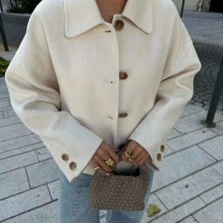 Women's short coat made of wool blend with oversized silhouette and concealed button placket Mune Fashion
