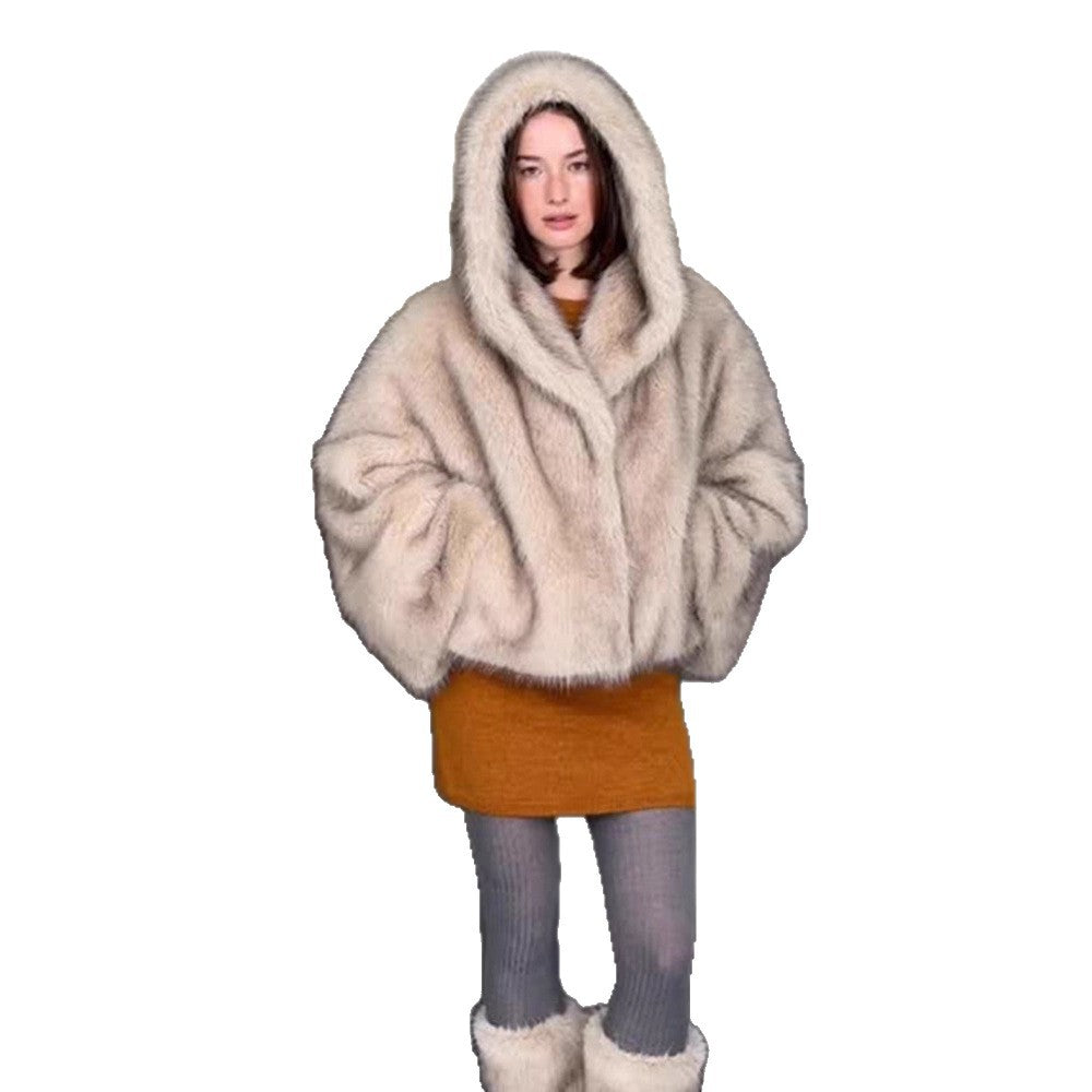 Women's hooded short jacket made of faux fur with boxy silhouette and warm padding Mune Fashion