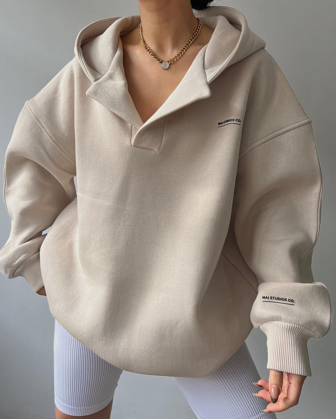 Women's Voluminous Sculpt Hoodie with Oversized Silhouette and Distinctive Hood Mune Fashion