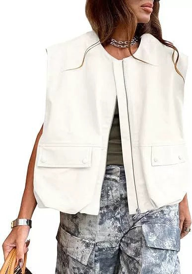 Women's sleeveless utilitarian vest with zipper and flap pockets Mune Fashion