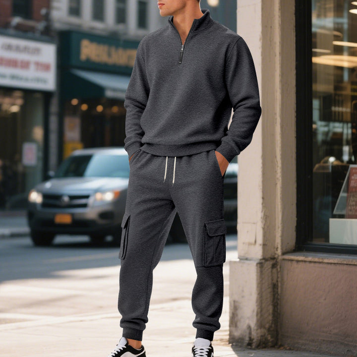 Men's cozy cargo style jogging pants made of fleece with drawstring and patch pockets Mune Fashion