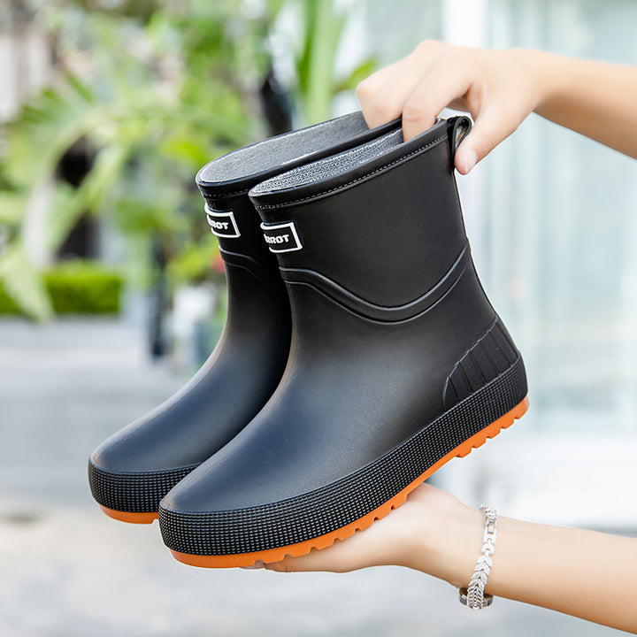 Women's waterproof short rubber boots with slip-resistant profile sole and comfortable insole Mune Fashion