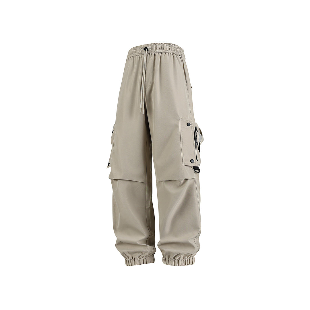 Men's Wide Technical Cargo Jogger with elastic drawstring waistband, multifunctional cargo pockets and adjustable leg openings Drune