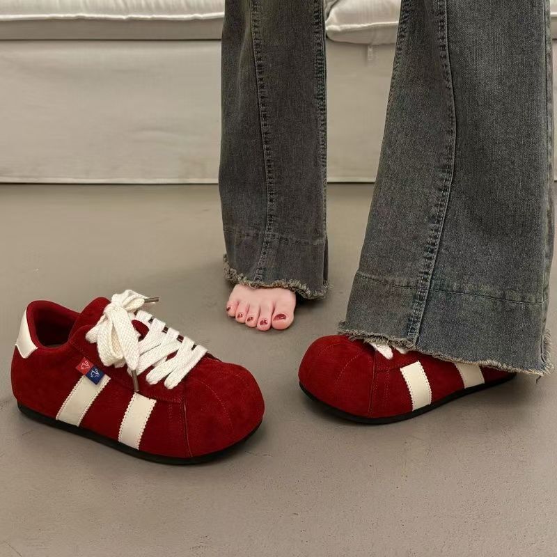 Women's suede sneakers with comfortable sole and trendy lacing system Mune Fashion