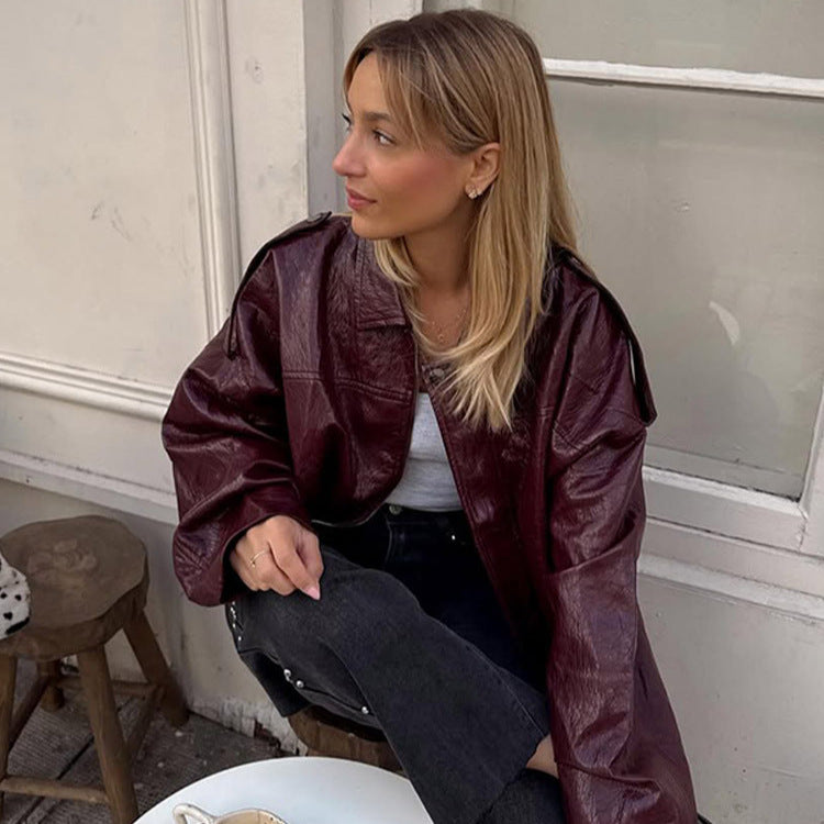 Women's short jacket in glossy patent look with boxy silhouette and dropped shoulders Mune Fashion