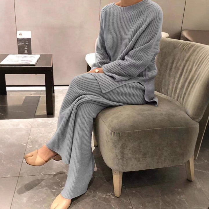 Ladies Comfortable Knit Suit In Modern Rib Design Mune
