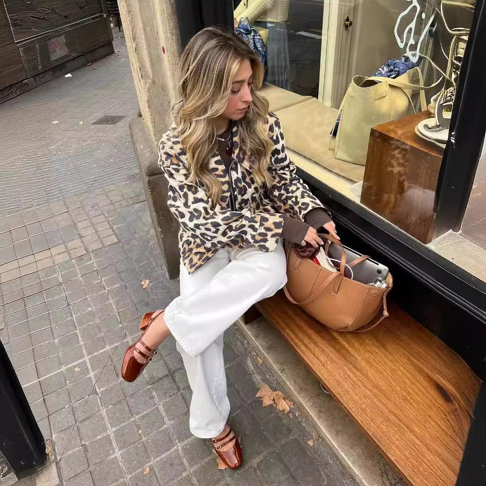 Women's Cropped Field Jacket in Leopard Pattern with Wide Lapels and Flap Pockets Mune Fashion
