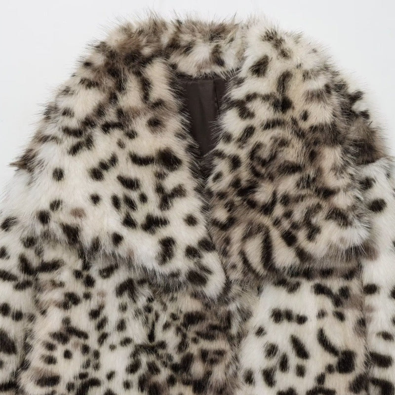 Women's short jacket made of faux fur in snow leopard print with wide lapels Mune Fashion