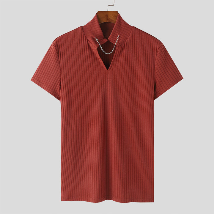 Women's slightly ribbed short-sleeve top with stand-up collar, V-neck and decorative chain Mune Fashion