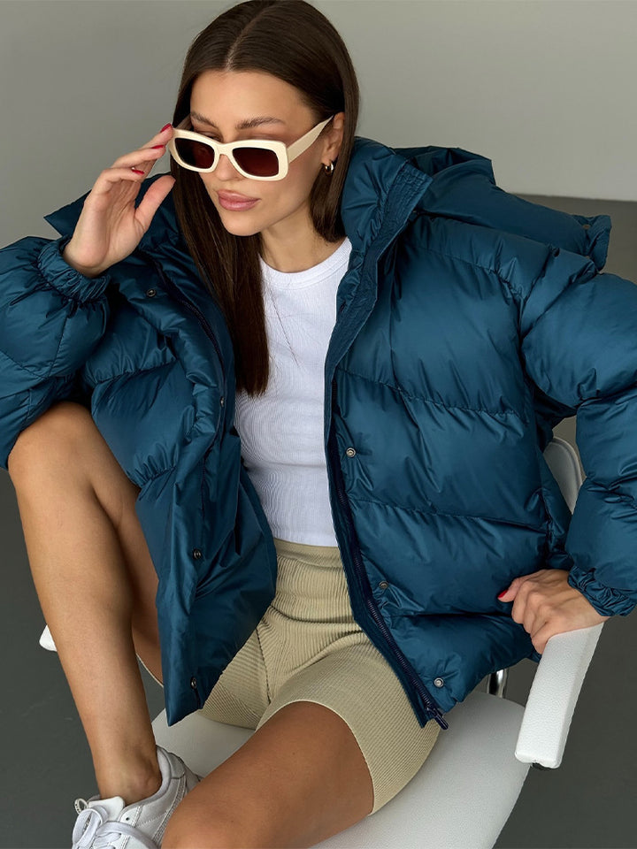 Ladies short puffer jacket with thermal filling, oversized hood & concealed two-way zipper Mune Fashion