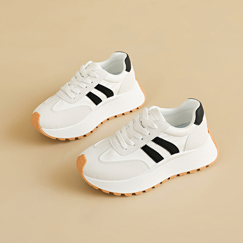Women sporty sneakers with cushioned sole and breathable surface Mune Fashion