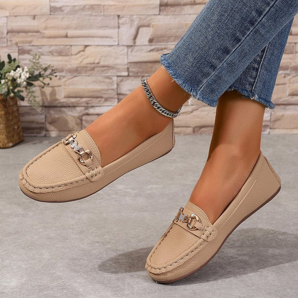 Women Elegant Moccasin Loafer with Decorative Chain and Padded Comfort Insole Mune Fashion