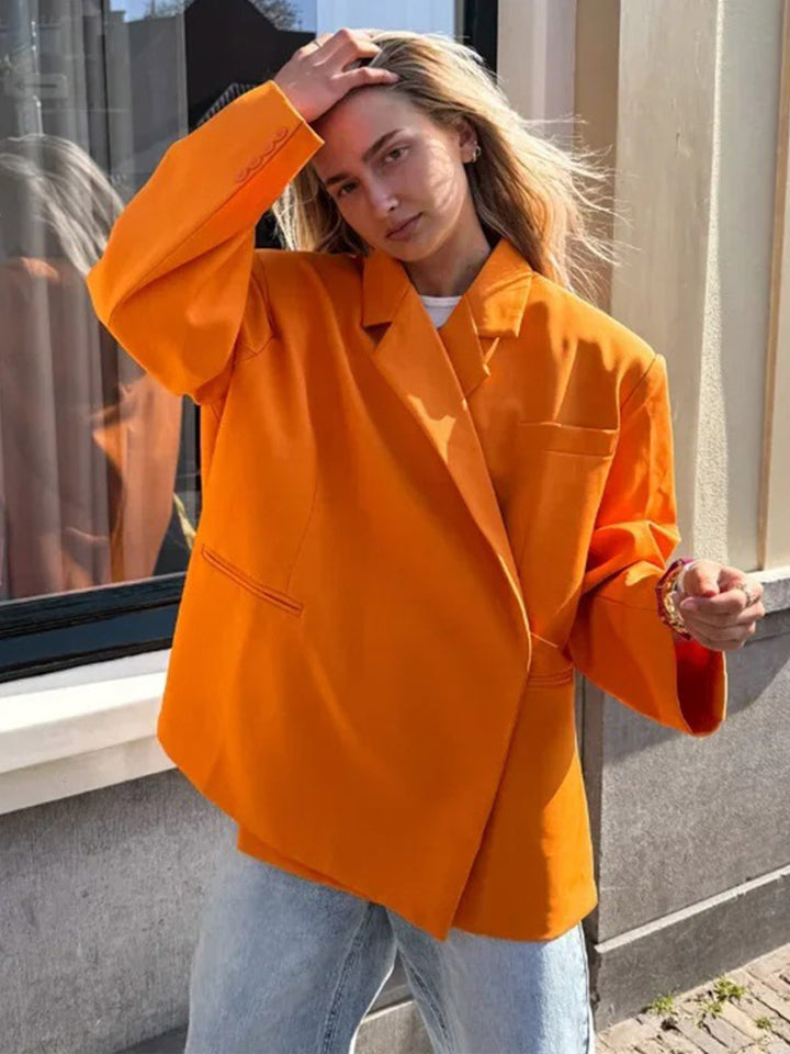 Women's oversized blazer with boxy silhouette, concealed closure and flap pockets Mune Fashion