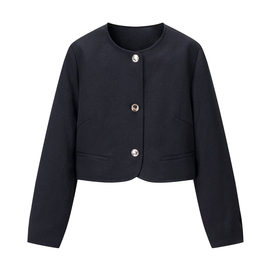 Women's short blazer without collar with round neckline, decorative button closure and piped pockets Mune Fashion